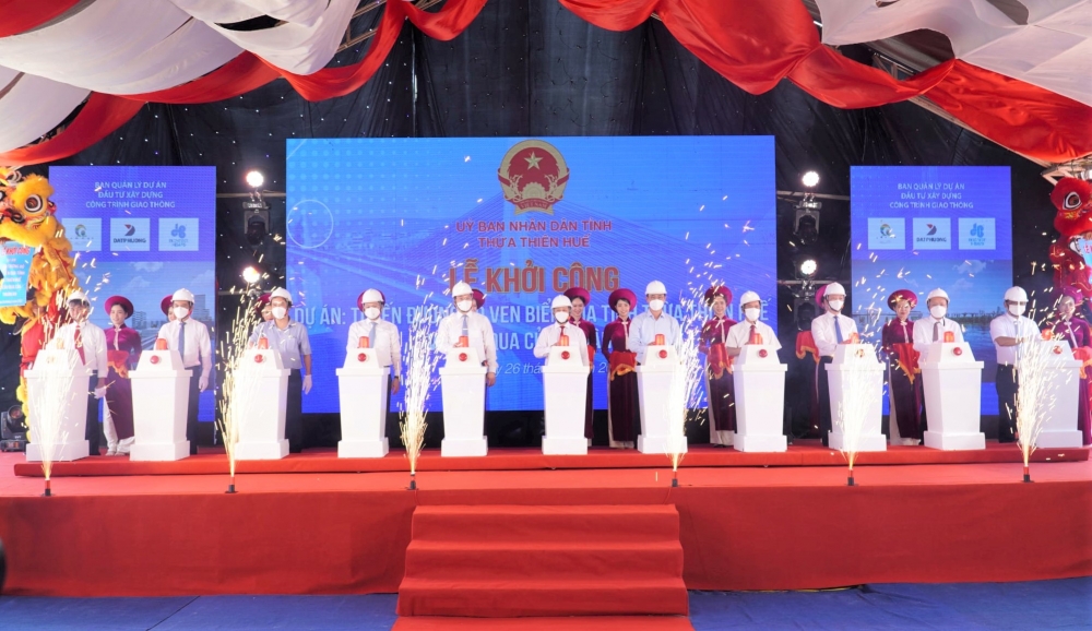 Khởi công tuyến đường ven biển hơn 2.400 tỷ đồng qua tỉnh Thừa Thiên Huế và cầu qua cửa biển Thuận An