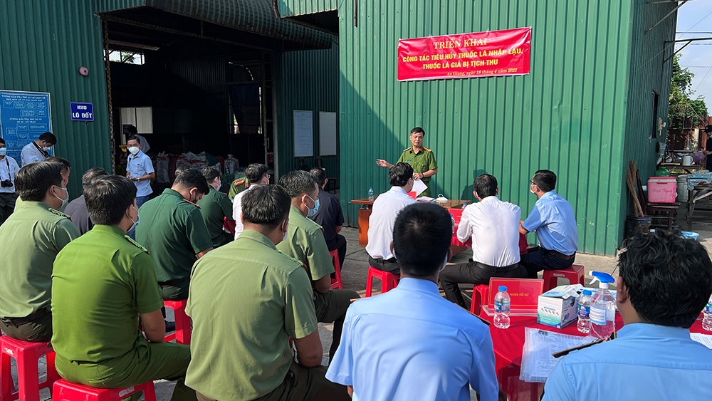 An Giang tiêu huỷ gần 1 triệu gói thuốc lá nhập lậu và hàng giả