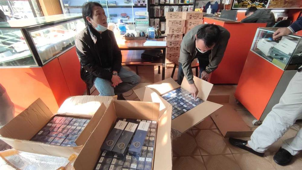 Cao điểm chống buôn lậu, hàng giả, Lào Cai thu giữ trên 2.100 bao thuốc lá ngoại nhập lậu