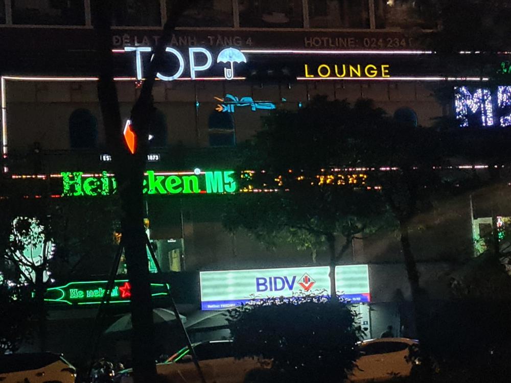 M5+ núp bóng quán bia kinh doanh bóng cười cho khách hàng