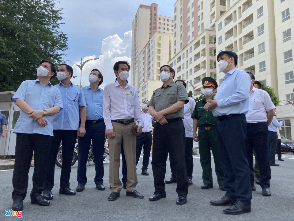 Thủ tướng Phạm Minh Chính tới kiểm tra Bệnh viện dã chiến tại TP. Hồ Chí Minh