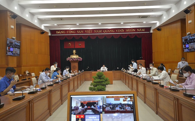 Trao 'túi an sinh xã hội' cho người nghèo, công nhân ở trọ tại TP. Hồ Chí Minh