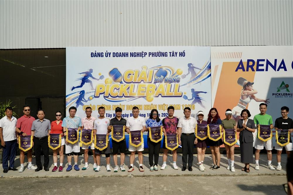 Đảng ủy Doanh nghiệp phường Tây Hồ tổ chức giải Pickleball chào mừng 22 năm Ngày Doanh nhân Việt Nam