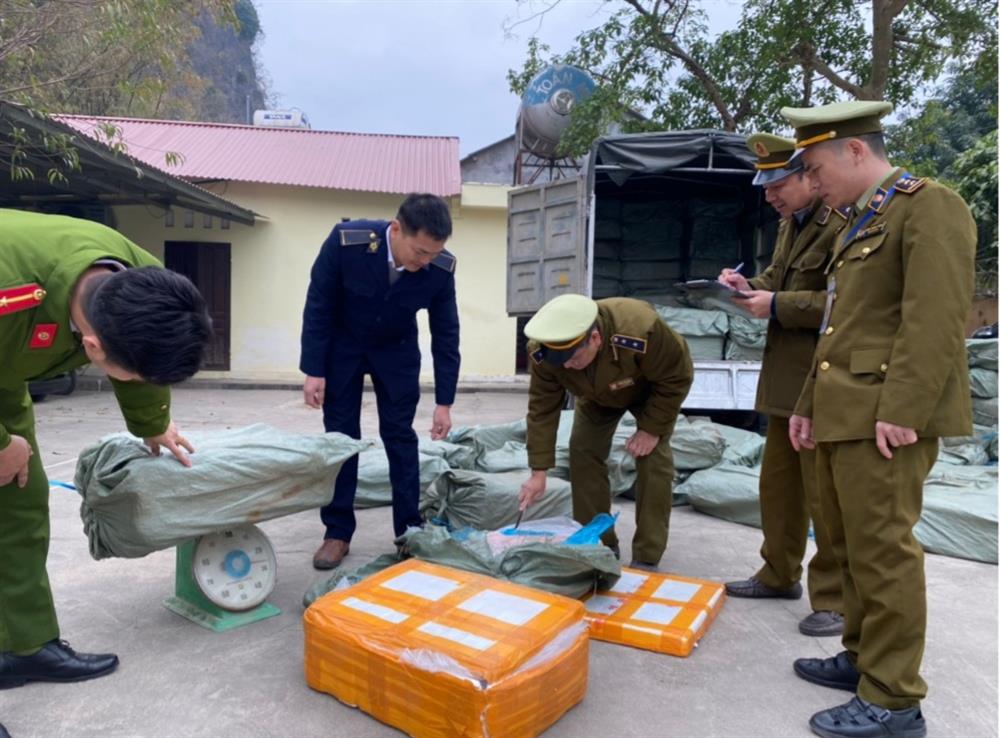 Lạng Sơn: Chặn đứng 2 tấn nầm lơn hôi thối đang trên đường đưa đi tiêu thụ